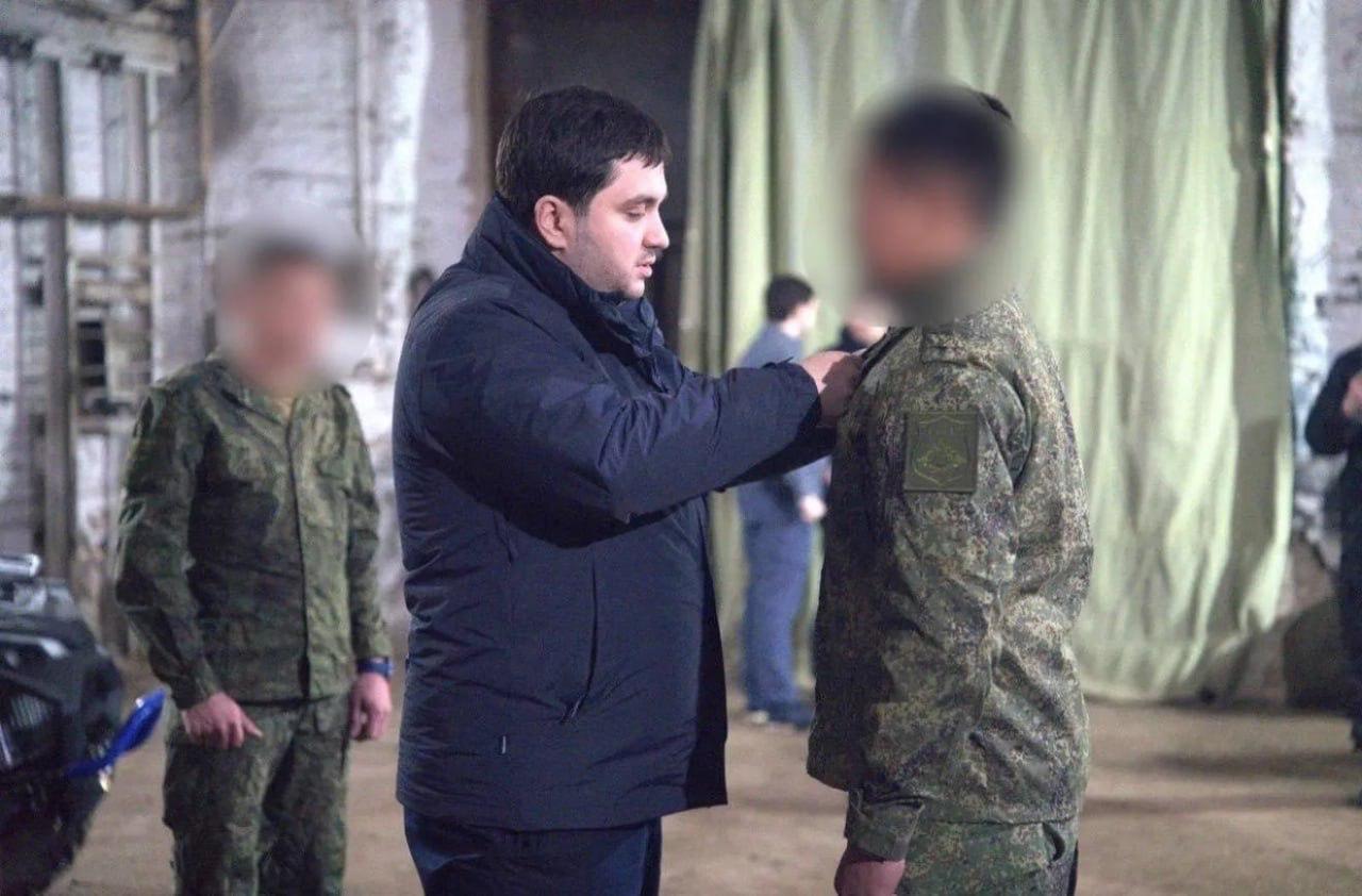 Инспекция восстановленных объектов и гуманитарная помощь бойцам: делегация с Чукотки посетила подшефную территорию и расположение военнослужащих в зоне СВО Инспекция восстановленных объектов и гуманитарная помощь бойцам: делегация с Чукотки посетила подшефную территорию и расположение военнослужащих в зоне СВО