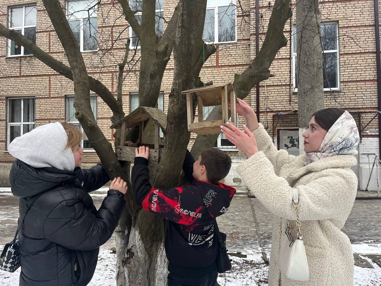 Юные активисты Ждановки и Розовки проявляют заботу о природе Юные активисты Ждановки и Розовки проявляют заботу о природе