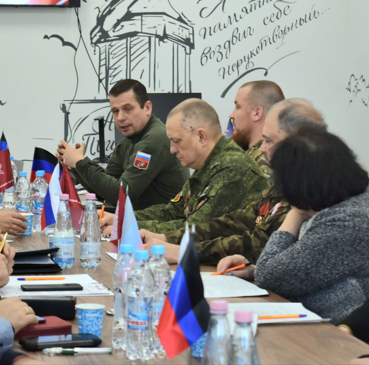 Дмитрий Огилец принял участие в круглом столе, посвященном теме «Защита Отечества – долг каждого» Дмитрий Огилец принял участие в круглом столе, посвященном теме «Защита Отечества – долг каждого»