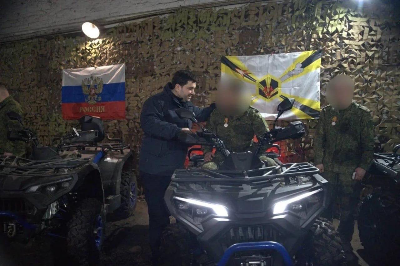 Инспекция восстановленных объектов и гуманитарная помощь бойцам: делегация с Чукотки посетила подшефную территорию и расположение военнослужащих в зоне СВО