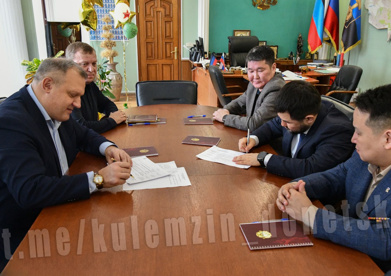 Алексей Кулемзин: Сегодня встретился с главой городского округа «город Якутск» Евгением Григорьевым Алексей Кулемзин: Сегодня встретился с главой городского округа «город Якутск» Евгением Григорьевым