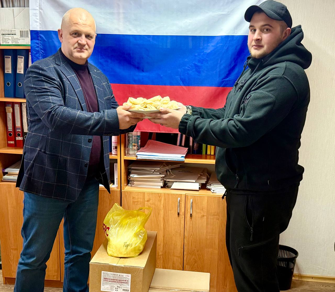 С первых дней специальной военной операции, вся страна, от государственных структур до обычных граждан-добровольцев, сплотилась вокруг наших защитников, оказывая им всестороннюю поддержку