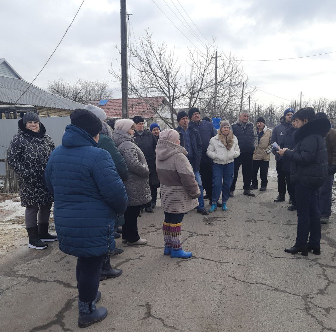 Заместитель Главы Администрации Тельмановского муниципального округа провела выездную встречу с жителями села Степное Кураховского муниципального округа, временно подконтрольный Тельмановскому муниципальному округу