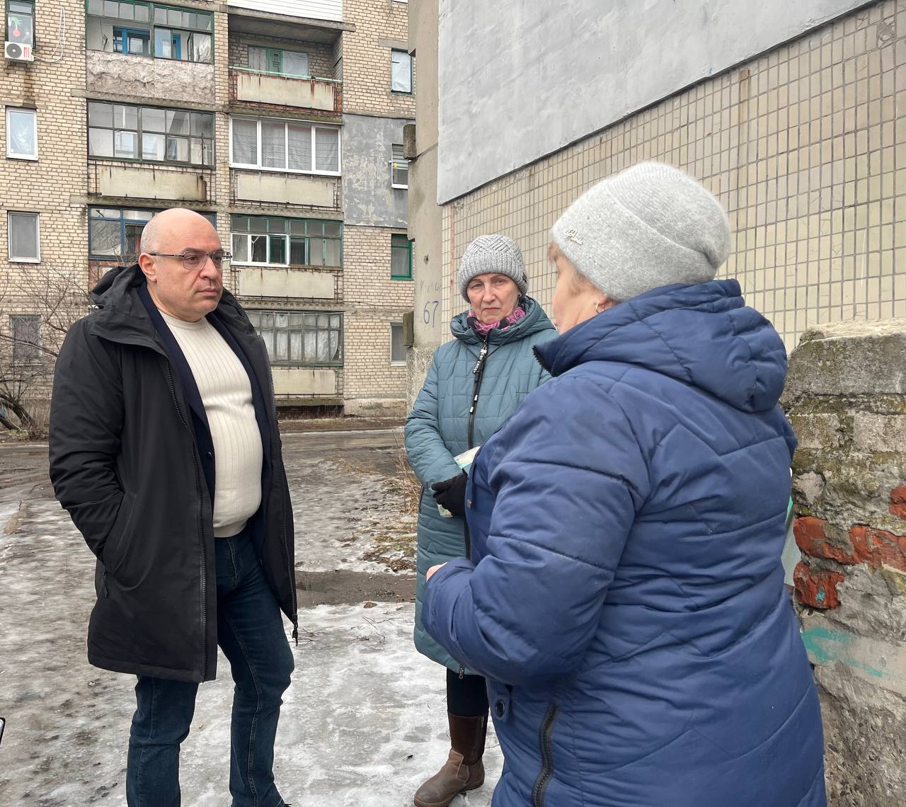 На территории городского округа Дебальцево выявлены объекты имеющие признаки бесхозяйного имущества, расположенные по адресам: На территории городского округа Дебальцево выявлены объекты имеющие признаки бесхозяйного имущества, расположенные по адресам: