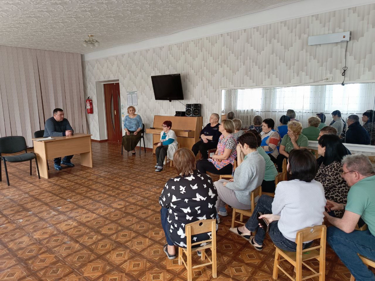 Заместитель главы муниципального образования городского округа Харцызск Виталий Легчилин провели встречу с трудовым коллективом ГБДОУ «Детский сад № 20 г.о. Харцызск» Заместитель главы муниципального образования городского округа Харцызск Виталий Легчилин провели встречу с трудовым коллективом ГБДОУ «Детский сад № 20 г.о. Харцызск»