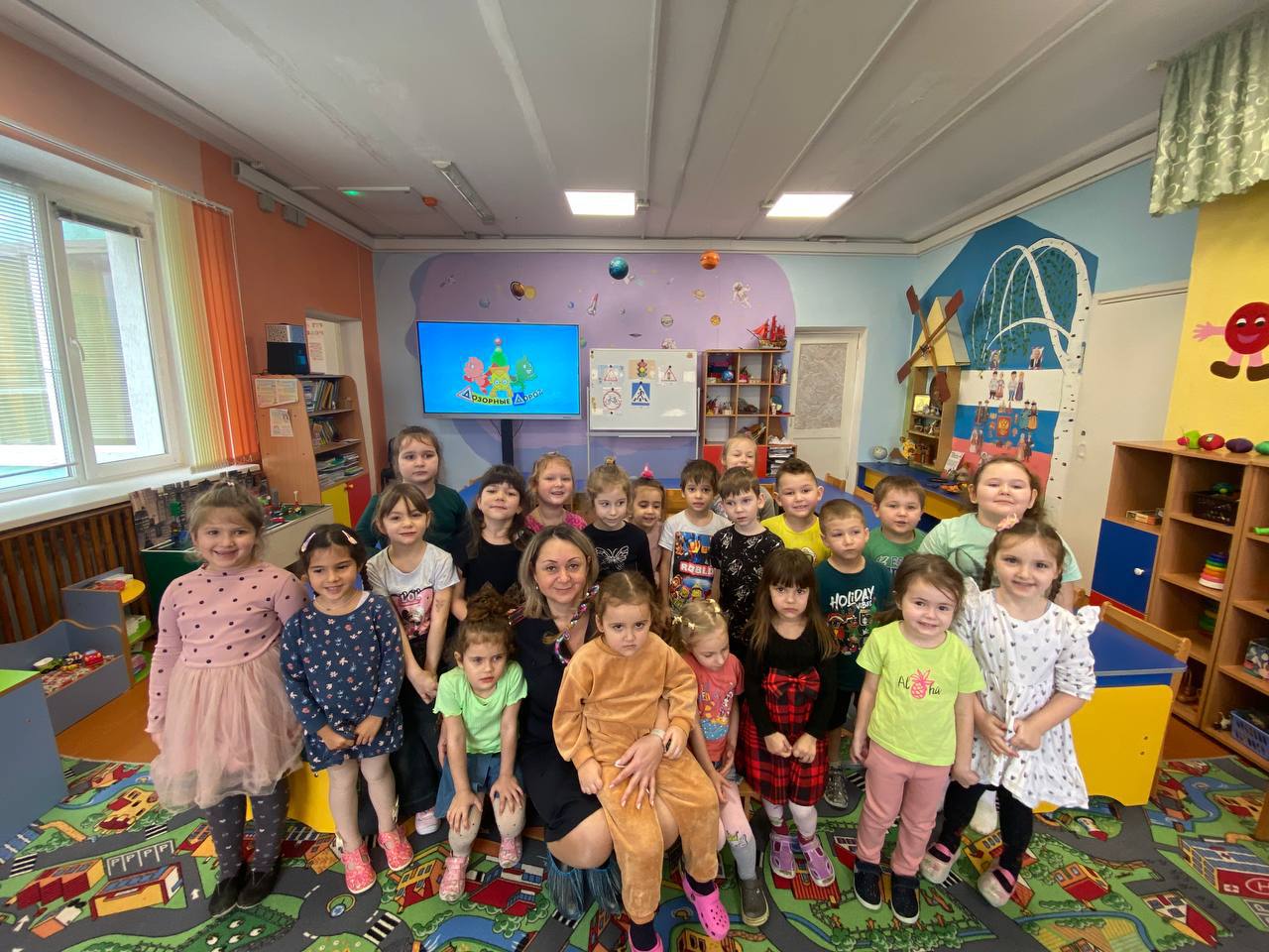 В целях предупреждения детского дорожного травматизма сотрудники Госавтоинспекции ОМВД России «Мангушский» в Урзуфской школе и детском саду «Ягодка» провели профилактическое занятие тему «Основы и правила поведения на...