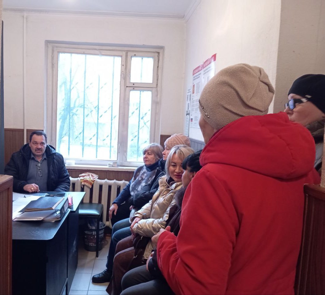 Сегодня, 25 февраля 2026 года, по поручению Главы Республики Дениса Пушилина, заместитель руководителя Управы Александр Дёмин провел встречу с жителями по адресу: ул. Терешковой, 31