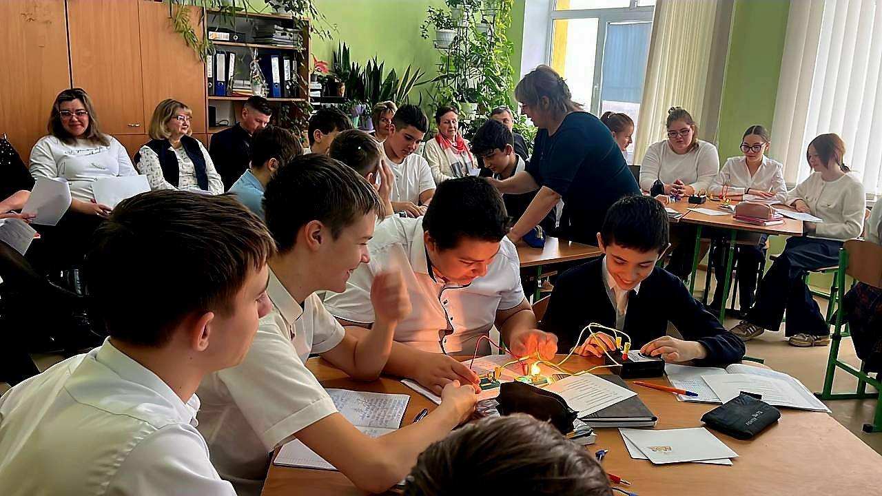 С 12 по 25 февраля 2026 года в Донецкой Народной Республике проходил масштабный конкурс профессионального мастерства — «Педагог года» С 12 по 25 февраля 2026 года в Донецкой Народной Республике проходил масштабный конкурс профессионального мастерства — «Педагог года»