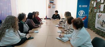 Депутат Дебальцевского городского совета от партии "Единая Россия" Наталья Сиренко провела встречу с коллективом ГБУ «Дебальцевский городской центр занятости»