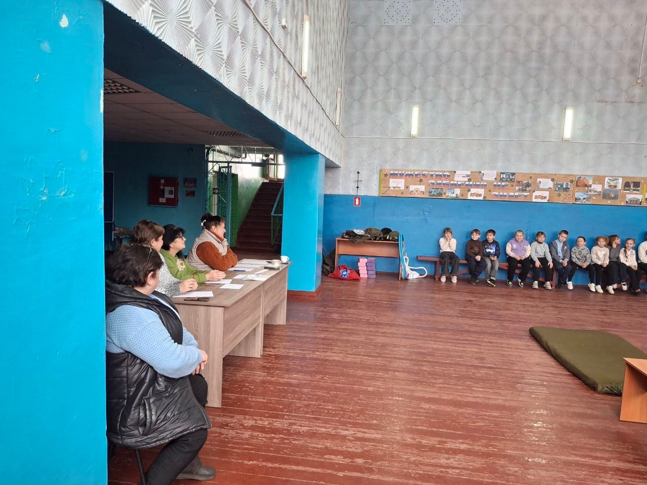 Сегодня в поселковом Центре культуры и досуга состоялась яркая игровая спортивная программа «Хотим защитниками быть!», посвящённая Дню защитника Отечества Сегодня в поселковом Центре культуры и досуга состоялась яркая игровая спортивная программа «Хотим защитниками быть!», посвящённая Дню защитника Отечества