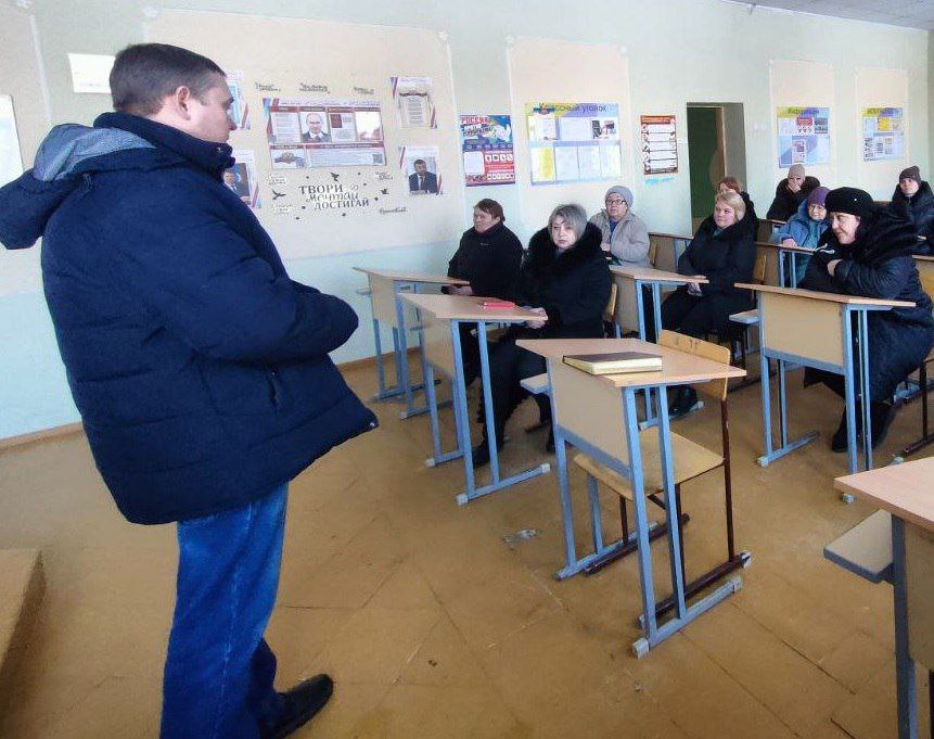 С целью улучшения условий для передвижения автотранспорта силами МУП АГМ «Перспектива» с помощью автогрейдера проведены работы по расчистке от наносов грунта и выравниванию дорожного полотна по ул. Трамвайной С целью улучшения условий для передвижения автотранспорта силами МУП АГМ «Перспектива» с помощью автогрейдера проведены работы по расчистке от наносов грунта и выравниванию дорожного полотна по ул. Трамвайной