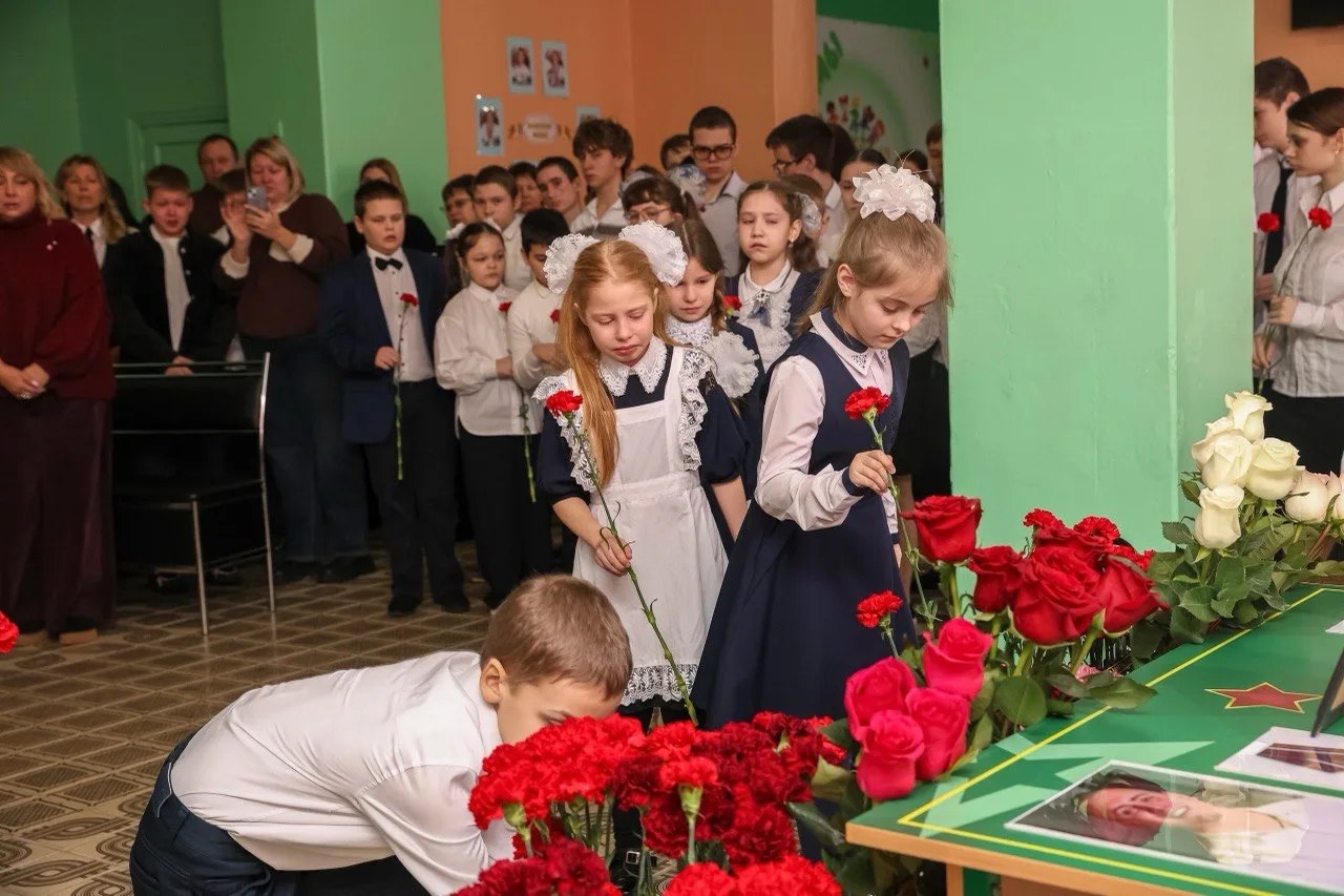 20 февраля в ГБОУ "ОШ № 90 Г.О. МАКЕЕВКА" состоялось торжественное открытие Парты Героя, посвященной Решетневу Богдану Владиславовичу 20 февраля в ГБОУ "ОШ № 90 Г.О. МАКЕЕВКА" состоялось торжественное открытие Парты Героя, посвященной Решетневу Богдану Владиславовичу