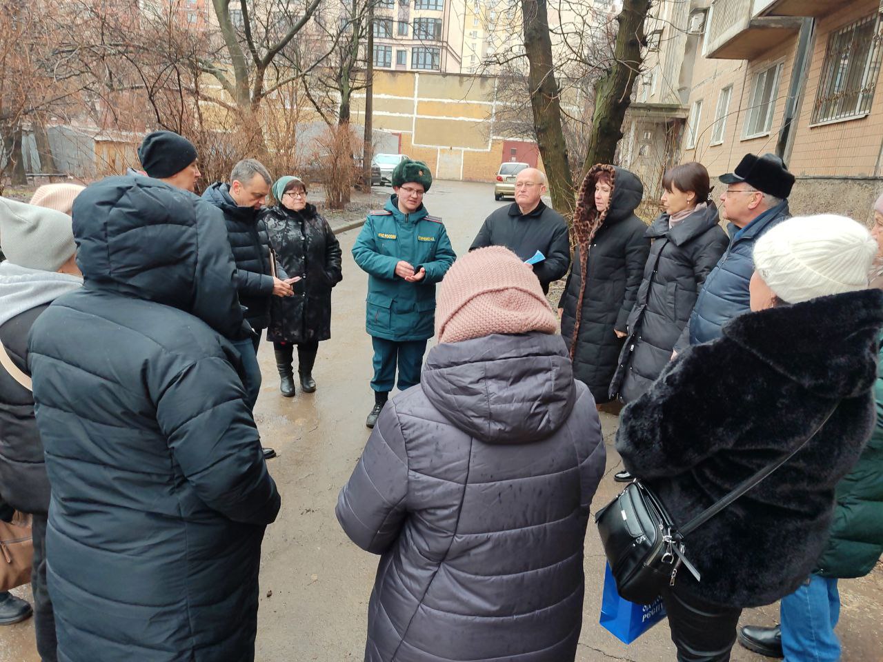 Сегодня, 25 февраля, по поручению Главы ДНР Дениса Пушилина, Руководитель Управы Калининского внутригородского района Елена Синецкая провела встречу с жителями района на подведомственной территории Калининского... Сегодня, 25 февраля, по поручению Главы ДНР Дениса Пушилина, Руководитель Управы Калининского внутригородского района Елена Синецкая провела встречу с жителями района на подведомственной территории Калининского...