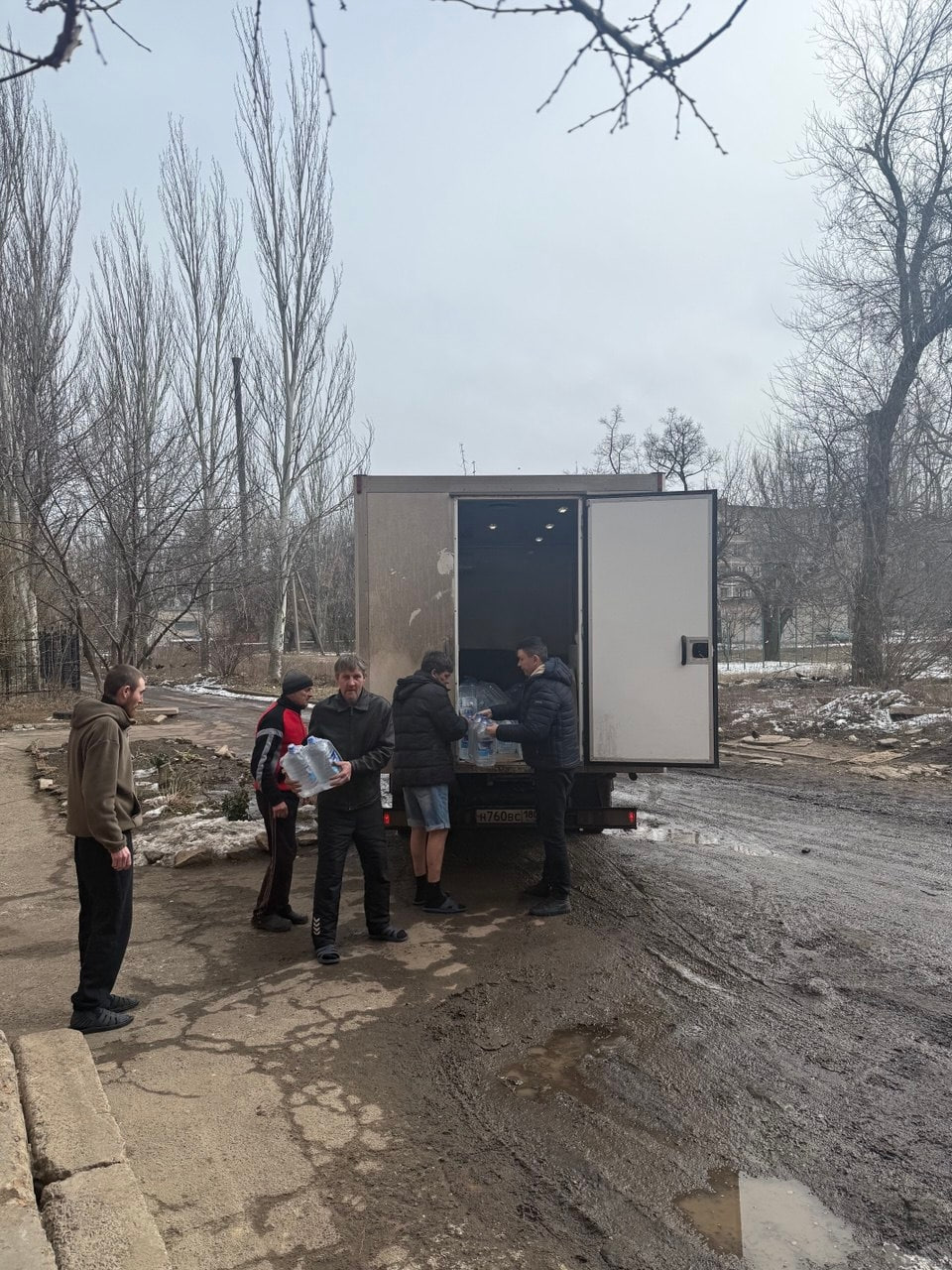 Роман Конев: 25 февраля 2026 года депутаты Горловского городского совета от фракции «Единая Россия» – Сергей Третьяков, Алексей Костин, Александр Бобровский, Николай Гальченко – осуществили адресный подвоз воды и посетили... Роман Конев: 25 февраля 2026 года депутаты Горловского городского совета от фракции «Единая Россия» – Сергей Третьяков, Алексей Костин, Александр Бобровский, Николай Гальченко – осуществили адресный подвоз воды и посетили...