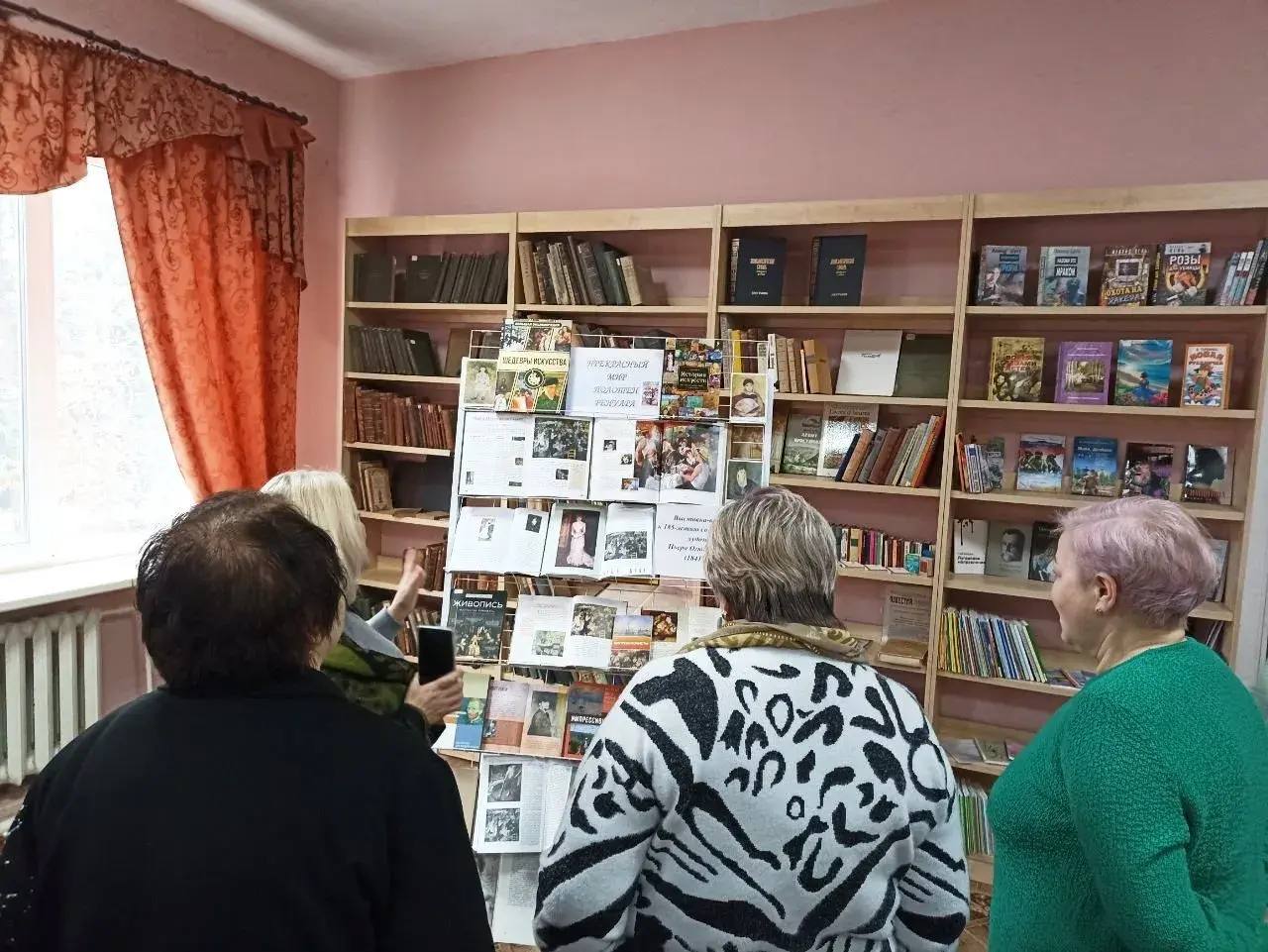 25 февраля в отделе искусств центральной городской модельной библиотеки состоялась выставка-вернисаж к 185-летию со дня рождения художника Пьера Ренуара «Прекрасный мир полотен Ренуара»