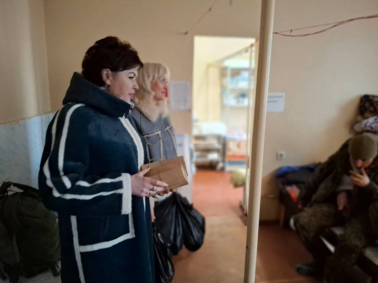 25 февраля 2026 года депутаты Ясиноватского муниципального совета от фракции «Единая Россия» – Наталья Филиппова, Елена Алипа, Ольга Безуглая, Владимир Сергиенко провели встречи с жителями округа 25 февраля 2026 года депутаты Ясиноватского муниципального совета от фракции «Единая Россия» – Наталья Филиппова, Елена Алипа, Ольга Безуглая, Владимир Сергиенко провели встречи с жителями округа