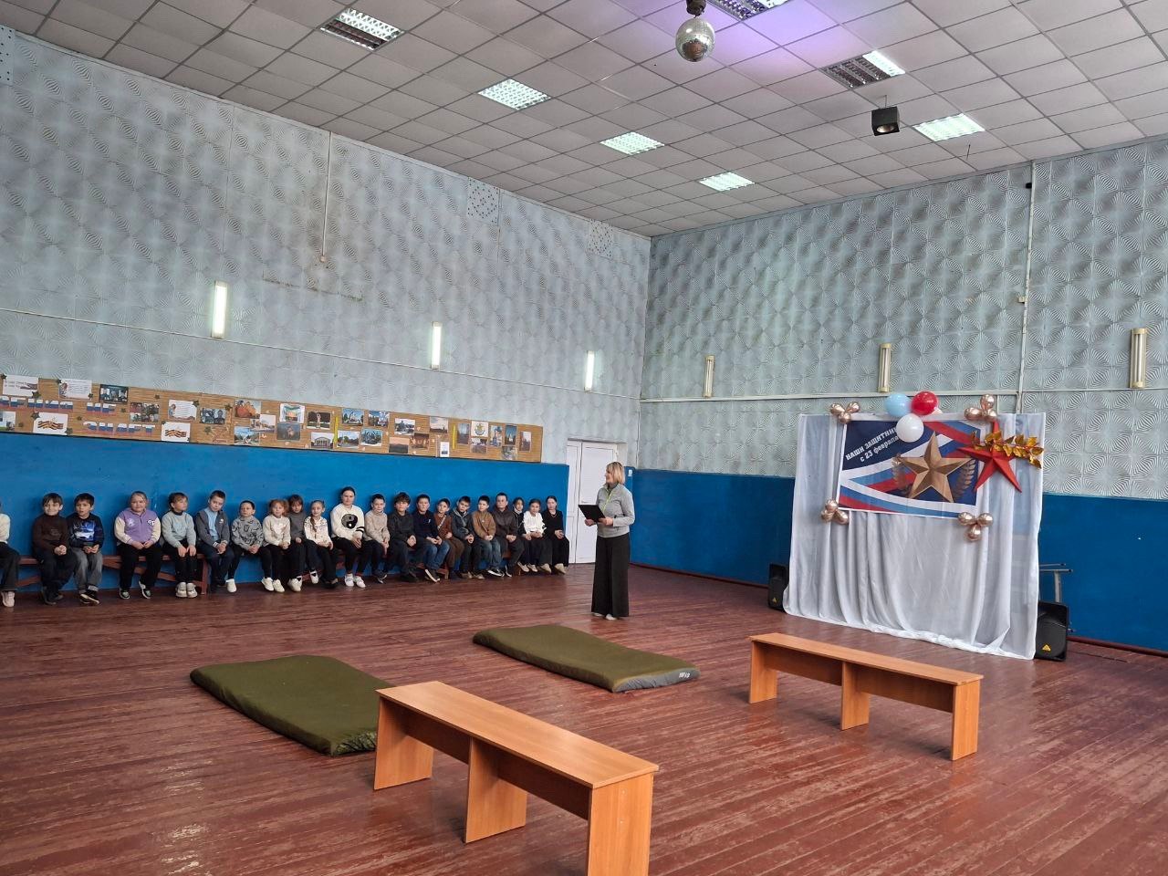 Сегодня в поселковом Центре культуры и досуга состоялась яркая игровая спортивная программа «Хотим защитниками быть!», посвящённая Дню защитника Отечества Сегодня в поселковом Центре культуры и досуга состоялась яркая игровая спортивная программа «Хотим защитниками быть!», посвящённая Дню защитника Отечества