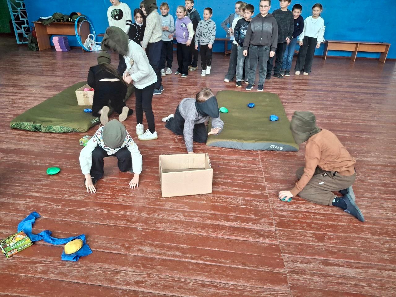 Сегодня в поселковом Центре культуры и досуга состоялась яркая игровая спортивная программа «Хотим защитниками быть!», посвящённая Дню защитника Отечества Сегодня в поселковом Центре культуры и досуга состоялась яркая игровая спортивная программа «Хотим защитниками быть!», посвящённая Дню защитника Отечества