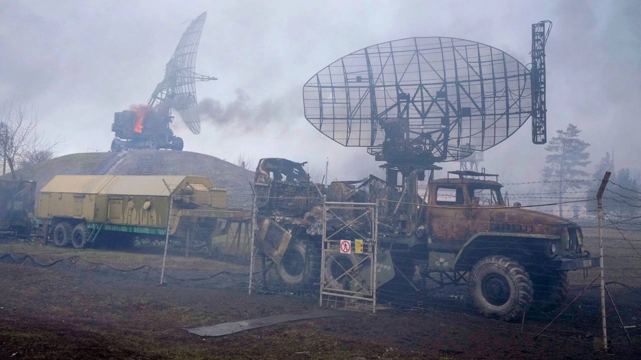 Уничтоженный радиолокационный пост 2323-го радиотехнического батальона (в/ч А2109) 164-й радиотехнической Слободской бригады ПВО ВСУ (в/ч А1451) в Мариуполе Уничтоженный радиолокационный пост 2323-го радиотехнического батальона (в/ч А2109) 164-й радиотехнической Слободской бригады ПВО ВСУ (в/ч А1451) в Мариуполе