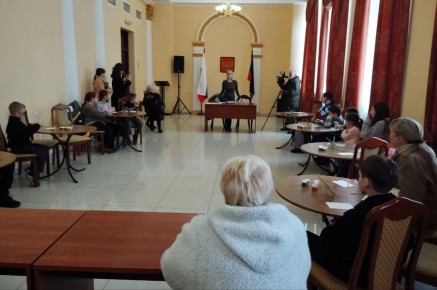 В Харцызске прошел мастер-класс по народной росписи для детей ветеранов-защитников Родины