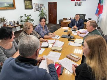 Василий Овчаров: Сегодня, 25 февраля, провел оперативное совещание по рабочим вопросам с участием заместителей Главы и руководителей структурных подразделений Администрации округа