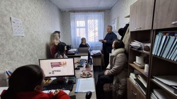 25 февраля 2026 года депутат Тельмановского муниципального совета Владимир Ермак встретился с сотрудниками МБУ «Тельмановская централизованная библиотечная система»