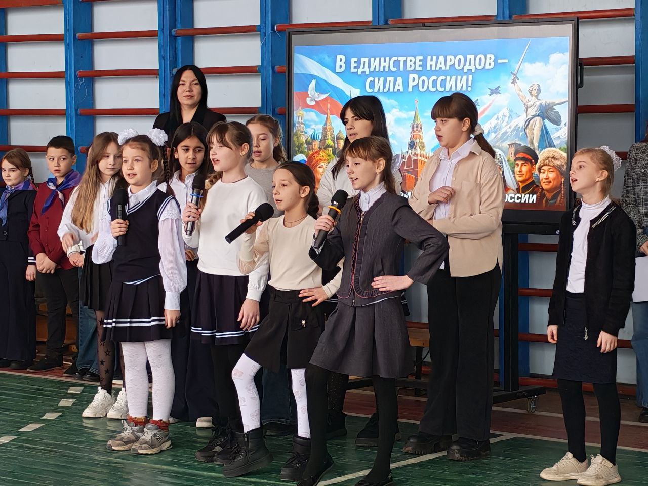 "Единство — наша сила: старт Года единства народов в школах Тореза" "Единство — наша сила: старт Года единства народов в школах Тореза"