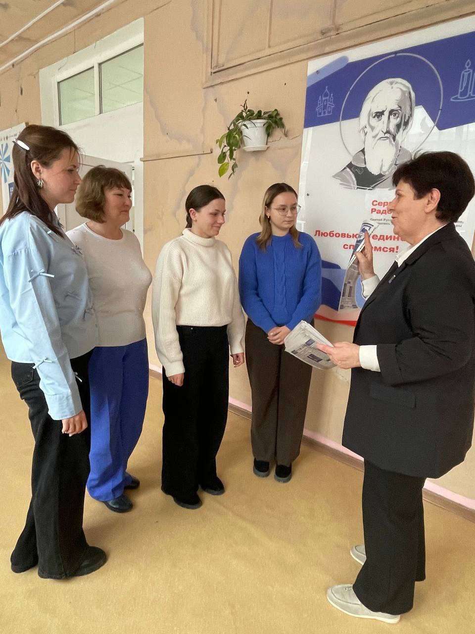 25 февраля 2026 года депутаты Ясиноватского муниципального совета от фракции «Единая Россия» – Наталья Филиппова, Елена Алипа, Ольга Безуглая, Владимир Сергиенко провели встречи с жителями округа