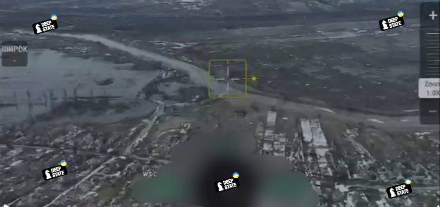 В результате удара ФАБ-3000 по дамбе у села Осысоков участок трассы Дружковка-Константиновка превратился в сплошное болото, сделав проезд невозможным, пишет DeepState В результате удара ФАБ-3000 по дамбе у села Осысоков участок трассы Дружковка-Константиновка превратился в сплошное болото, сделав проезд невозможным, пишет DeepState