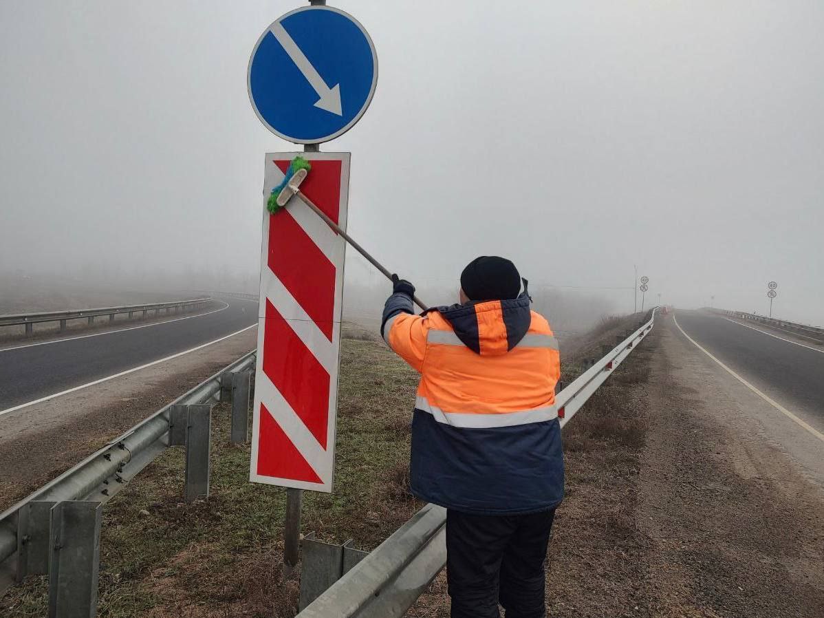 Готовимся к весне! Продолжаем наводить порядок на дорогах общего пользования после зимних снегопадов Готовимся к весне! Продолжаем наводить порядок на дорогах общего пользования после зимних снегопадов