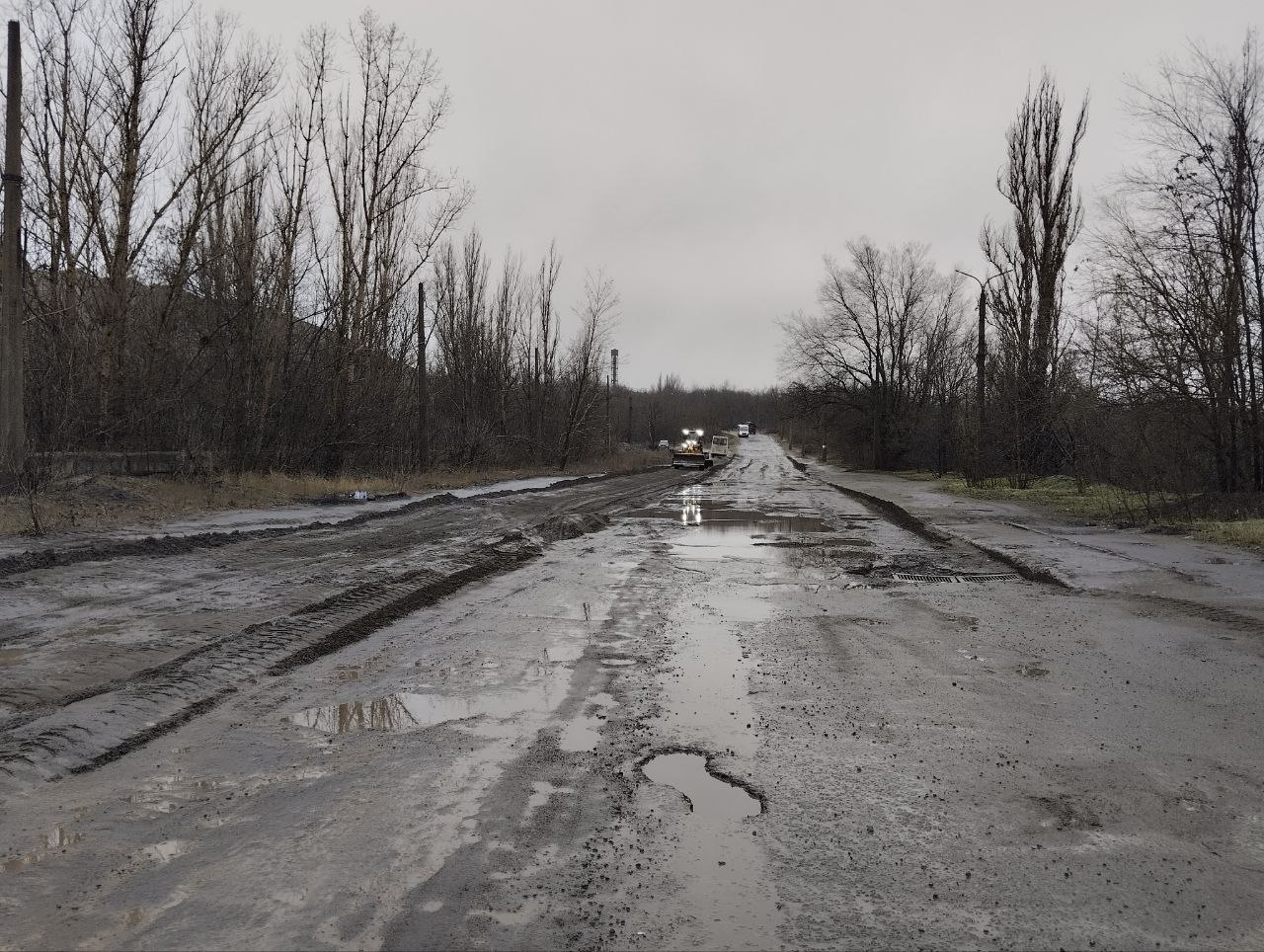 С целью улучшения условий для передвижения автотранспорта силами МУП АГМ «Перспектива» с помощью автогрейдера проведены работы по расчистке от наносов грунта и выравниванию дорожного полотна по ул. Трамвайной С целью улучшения условий для передвижения автотранспорта силами МУП АГМ «Перспектива» с помощью автогрейдера проведены работы по расчистке от наносов грунта и выравниванию дорожного полотна по ул. Трамвайной