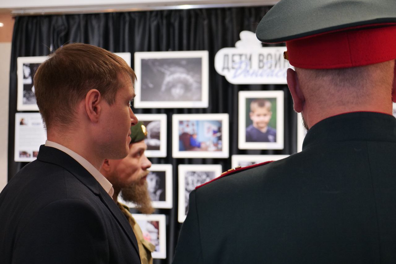 Денис Григорюк: В годовщину начала СВО в Сургуте прошла презентация выставки "Дети войны Денис Григорюк: В годовщину начала СВО в Сургуте прошла презентация выставки "Дети войны