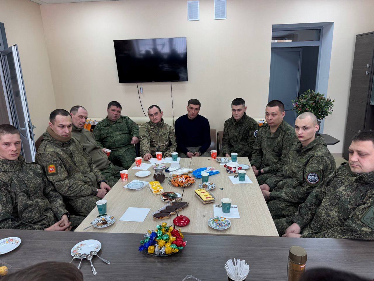 23 февраля, в День Защитника Отечества, с радостью приняла участие во встрече с военнослужащими из Челябинской области — нашими надежными защитниками! 23 февраля, в День Защитника Отечества, с радостью приняла участие во встрече с военнослужащими из Челябинской области — нашими надежными защитниками!