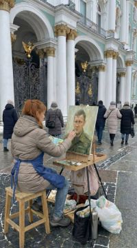 В Санкт-Петербурге, прямо на Дворцовой площади, художница написала портрет первого главы ДНР Александра Захарченко