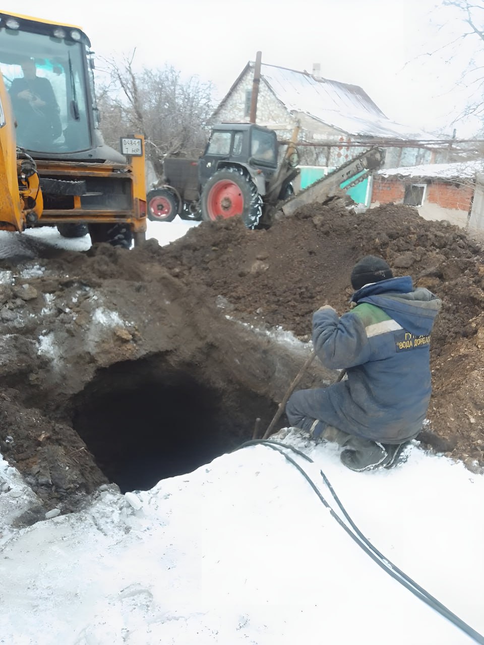 Ежедневный труд для стабильной работы объектов: в Торезе устранено порядка 300 аварийных ситуаций