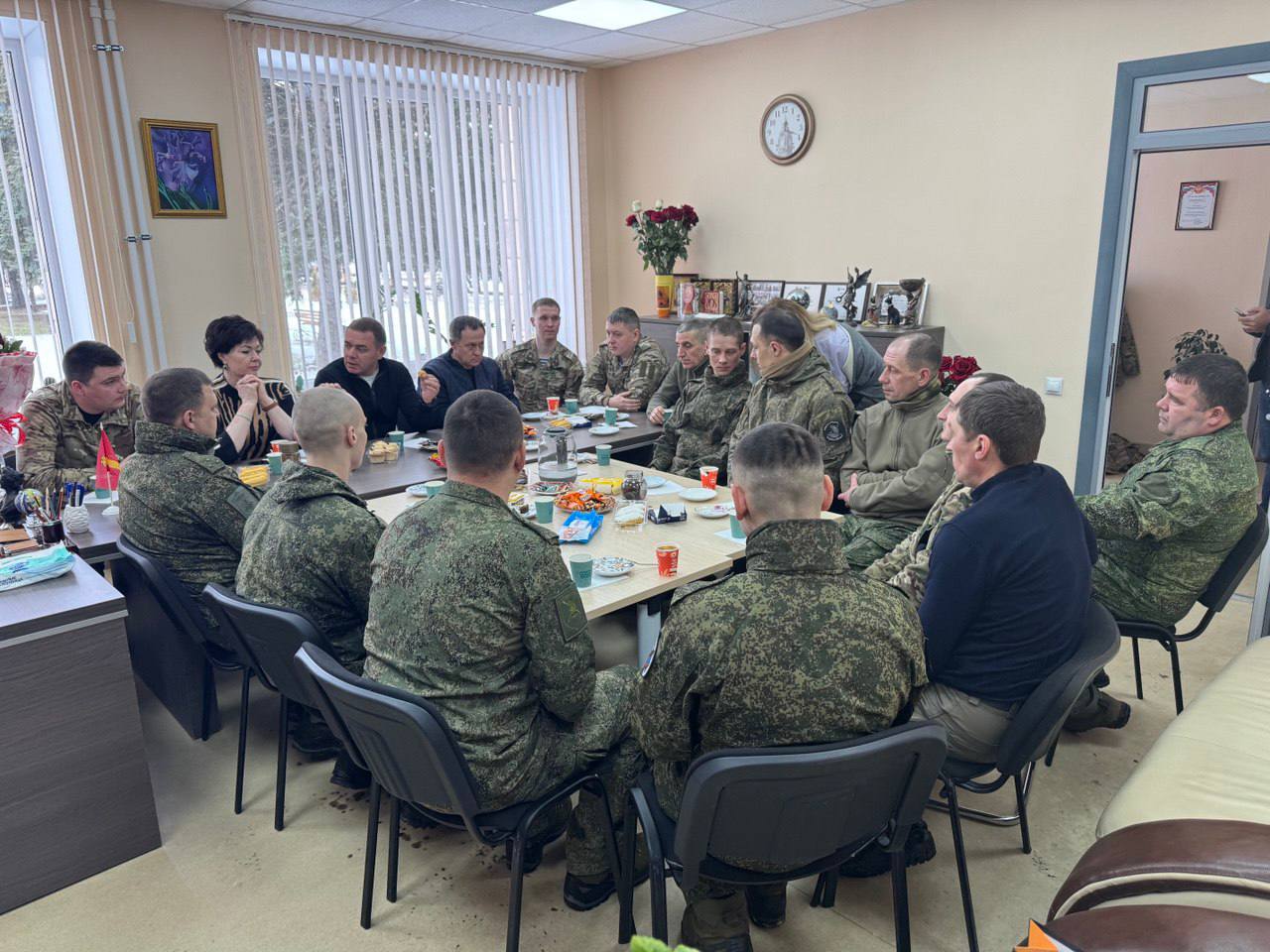 23 февраля, в День Защитника Отечества, с радостью приняла участие во встрече с военнослужащими из Челябинской области — нашими надежными защитниками! 23 февраля, в День Защитника Отечества, с радостью приняла участие во встрече с военнослужащими из Челябинской области — нашими надежными защитниками!