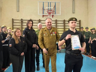 24 февраля, в рамках памятных мероприятий, приуроченных ко Дню защитника Отечества, состоялась встреча с учащимися ГБОУ «Школа № 1 Ясиноватского МО»