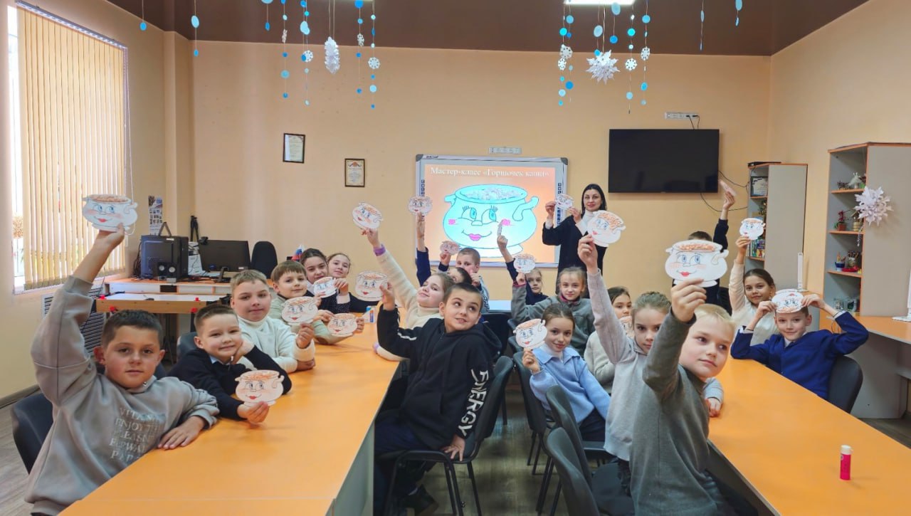 *** Молодёжный отдел МБУ «Мироновский поселковый ДК» провёл для учащихся мастер-класс «Горшочек каши», во время которого закрепили виды каш и какие из них готовят в горшочке *** Молодёжный отдел МБУ «Мироновский поселковый ДК» провёл для учащихся мастер-класс «Горшочек каши», во время которого закрепили виды каш и какие из них готовят в горшочке