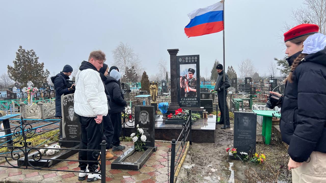 Александр Шатов: В Шахтерском округе продолжается реализация акции «Парта Героя» Александр Шатов: В Шахтерском округе продолжается реализация акции «Парта Героя»