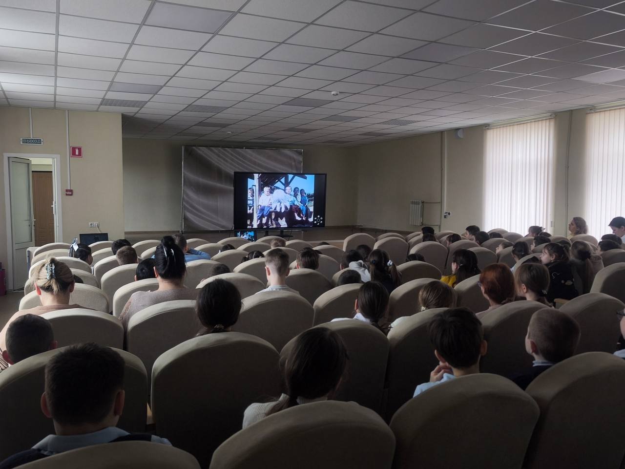 В Мангушской школе №2 открылся «Кинозаврик» В Мангушской школе №2 открылся «Кинозаврик»