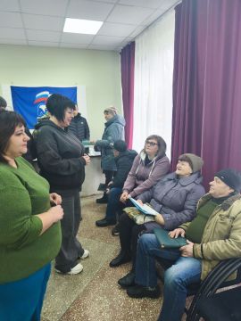 Директор Азовского сельского клуба Лариса Иванова провела открытую встречу с жителями села