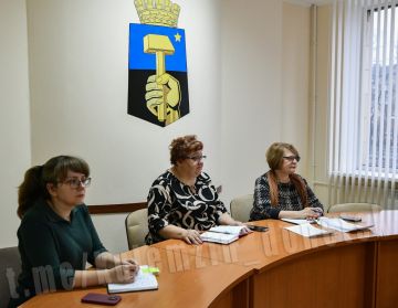 Сегодня состоялось совещание с начальниками отделов управления опеки и попечительства