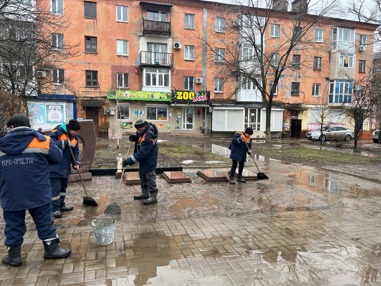 О работах МУП «Простор». Муниципальным унитарным предприятием «Простор» ежедневно выполняет все необходимые работы по содержанию городских улиц О работах МУП «Простор». Муниципальным унитарным предприятием «Простор» ежедневно выполняет все необходимые работы по содержанию городских улиц