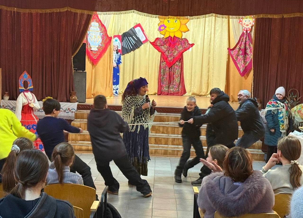 21 февраля жители поселка Грузско-Зорянское дружно собрались в местном клубе на масленичное гулянье , чтобы проводить Зимушку и встретить долгожданную Весну 21 февраля жители поселка Грузско-Зорянское дружно собрались в местном клубе на масленичное гулянье , чтобы проводить Зимушку и встретить долгожданную Весну