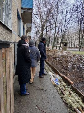 Председатель Дебальцевского городского совета Сергей Шульженко провел встречу с жителями, обсуждая актуальные вопросы города Светлодарск