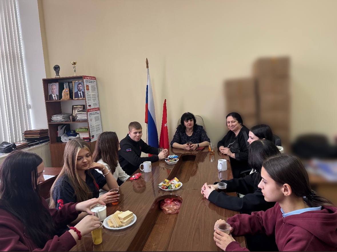 Состоялась рабочая встреча заместителя Главы администрации Мангушского муниципального округа Натальи Тосхопаран с представителями активной молодёжи Состоялась рабочая встреча заместителя Главы администрации Мангушского муниципального округа Натальи Тосхопаран с представителями активной молодёжи