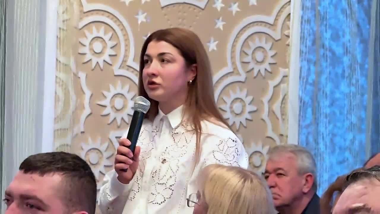 Отремонтировать Дворец культуры им. ХХ-летия Победы и Дом культуры «Юбилейный» - такой пункт появился в резолюции муниципального форума Единой России «Есть результат!» в Пролетарском районе Донецка