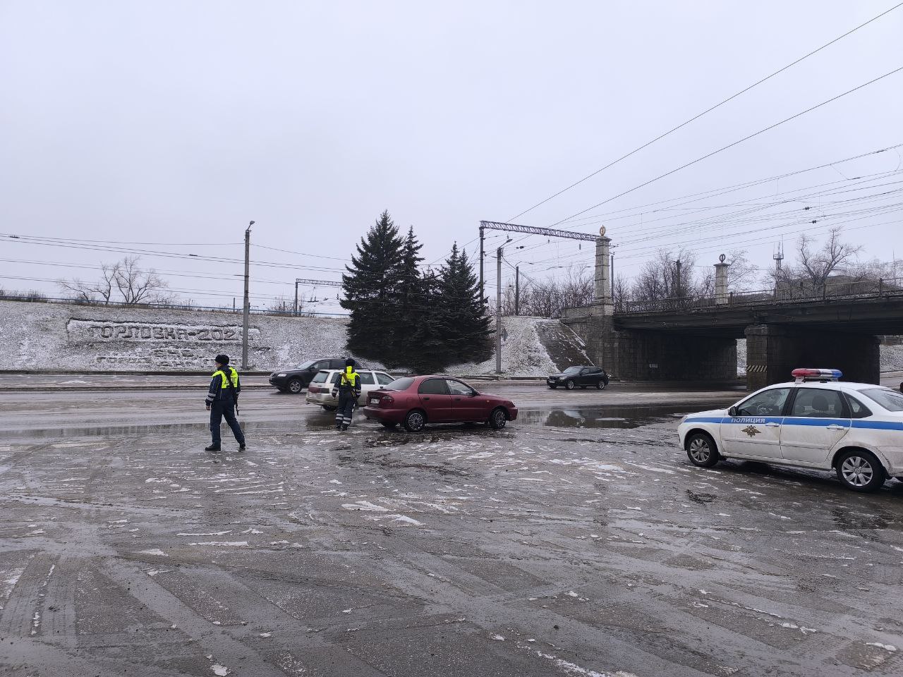 Автоинспекторы контролируют безопасность дорожного движения в Горловке Автоинспекторы контролируют безопасность дорожного движения в Горловке