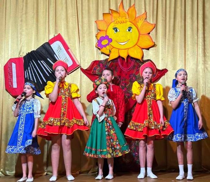 21 февраля жители поселка Грузско-Зорянское дружно собрались в местном клубе на масленичное гулянье , чтобы проводить Зимушку и встретить долгожданную Весну 21 февраля жители поселка Грузско-Зорянское дружно собрались в местном клубе на масленичное гулянье , чтобы проводить Зимушку и встретить долгожданную Весну