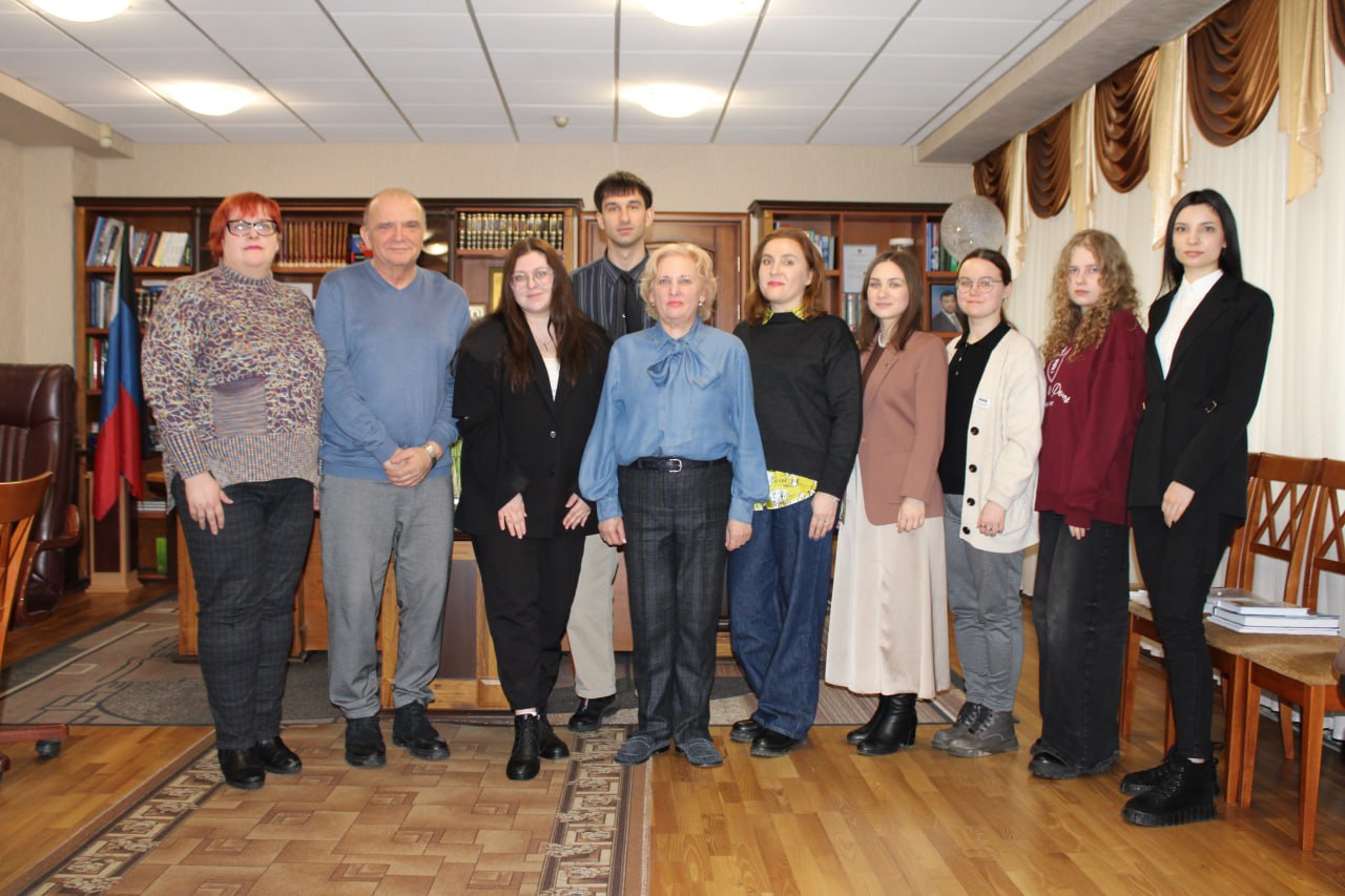 Ректор ДонГУ Светлана Беспалова провела встречу с учеными-русистами Ректор ДонГУ Светлана Беспалова провела встречу с учеными-русистами